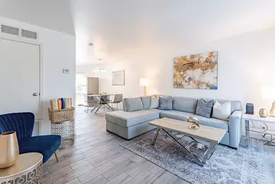 Image de 4 pools, quiet Townhouse Walking Distance to Old Town, Five Star Reviews