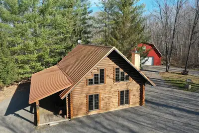 Image de Log cabin secluded on 80 acres