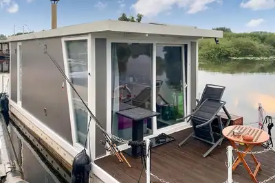 Image de Magnifique bateau d'une chambre à.