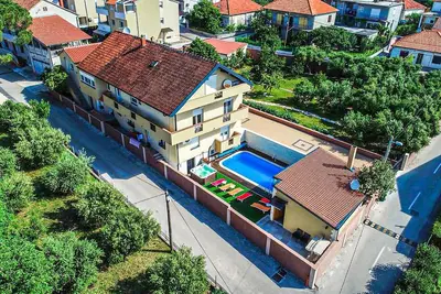 Image de Maison confortable à Zadar avec sauna