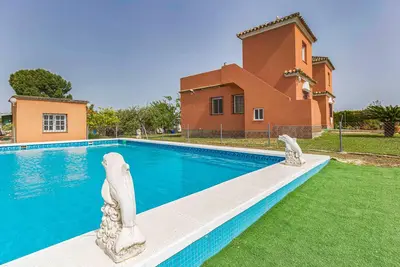 Image de Belle maison Ă Arahal avec WiFi
