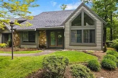 Image de Charming Getaway Hidden Valley 4br+3Bath Hot Tub