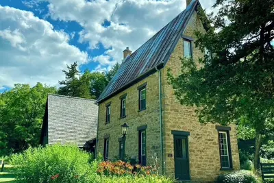 Image de Brisbane House: Restored Historic Stone House in the Country