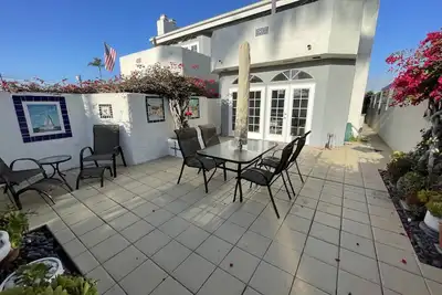 Image de House of Bells 960 C 2b/2b Private Patio 1st flr Great Location