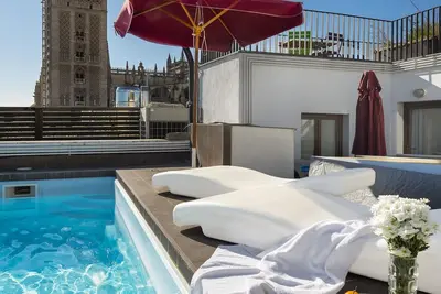 Image de Appartement Magnifique avec Piscine et Vue sur la Cathédrale