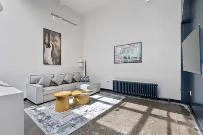 Image de Industrial Loft 5 min to Children’s Hospital, slps 4