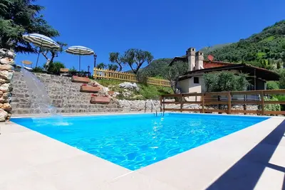 Image de Villa sur les douces collines de la côte toscane, avec nouvelle piscine privée