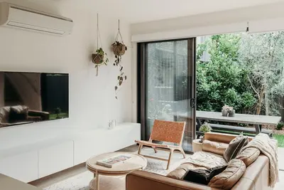 Image de Light-filled & stylish. Central Location. ✨