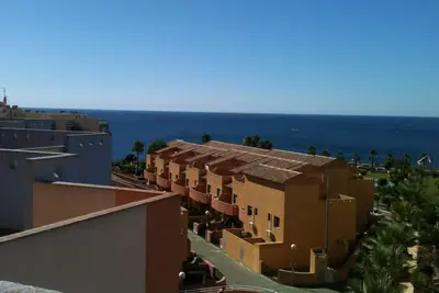 Image de Apt - Sleeps 4 - Balcony - Communal Pool