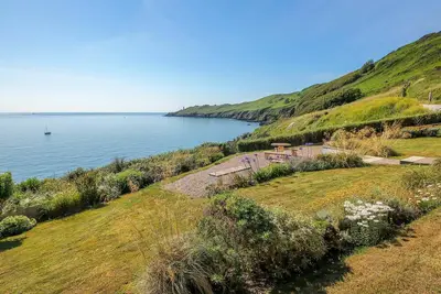 Image de 2 Garden Apartment, family friendly, with pool in Hallsands