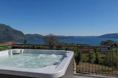 Image de Approx. 210 m² 6½-room house unit with large sun terrace with whirlpool and dream lake view