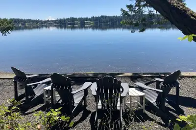 Image de Beautiful Waterfront Home