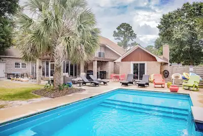Image de Private Pool Oasis near Beaches