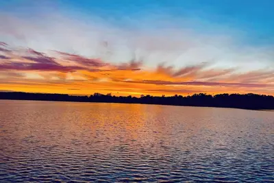 Image de Lake Front Home with Pool and Stunning Views