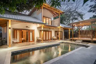 Image de Luxury 4 Bedroom Home - steps to beach in Nosara