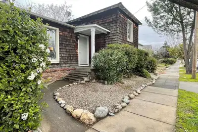 Image de Remodeled Home in Historic Downtown Oroville Riverfront District