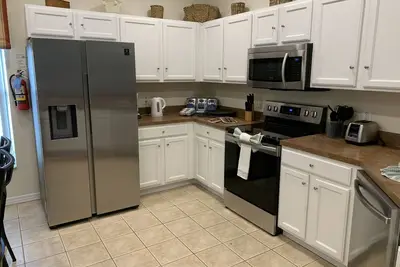 Image de South Facing! ! Nice 4 bed 3 bath single story detached villa in gated community