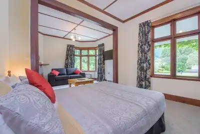 Image de Spacious, Modern Studio Apartment below Coronet Peak
