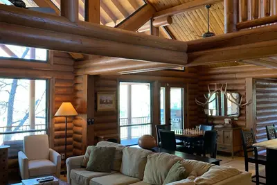 Image de Newer, Luxury, Solid Log Cabin on Secluded 10 Acres in Northern Az