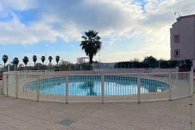 Image de Beau Studio Cabine 4 Couchages, Climatisé dans résidence avec piscine