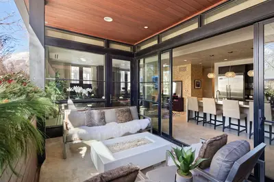 Image de 7 Million Luxury Residence at “Monarch On the Park”Downtown Aspen with Parking