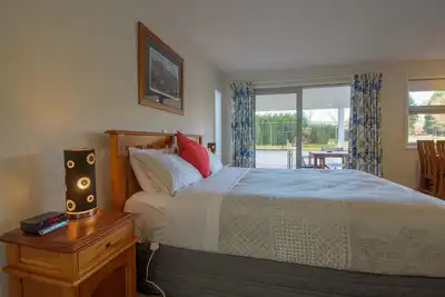 Image de Spacious, Modern Studio Apartment below Coronet Peak
