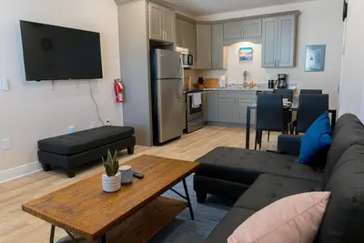 Image de 🔥 Close 2 Waters ❤️ | Sleeps 4 W/ W+D +Near Casinos