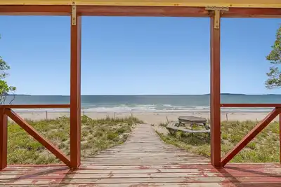 Image de Poppy's Beach House - Beachfront Whangapoua Home