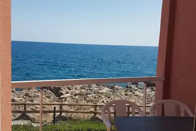 Image de Studio cabine climatisé à Sète avec parking et terrasse