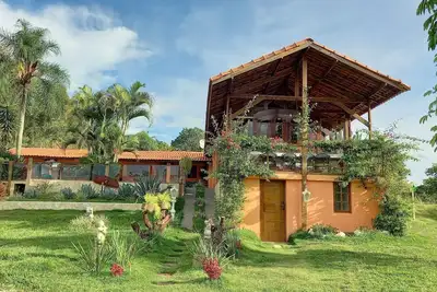 Image de Grandma Lola's Recanto for rent, swimming pool, glass gourmet kitchen, nature