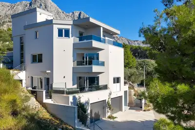 Luxury Apartment Podgora