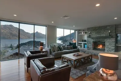Image de Limerick Lane | Lake Views, Bbq, Fireplace, A/C