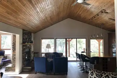Image de Lake House in gorgeous Windermere, walking distance to the beach!