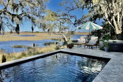 Image de Water views & only 2 miles to downtown