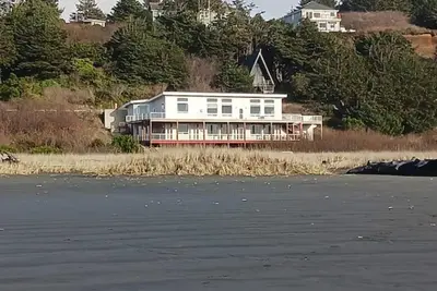 Image de June Openings! Beachfront! Personal Clamming Guide Available! Hot Tub!