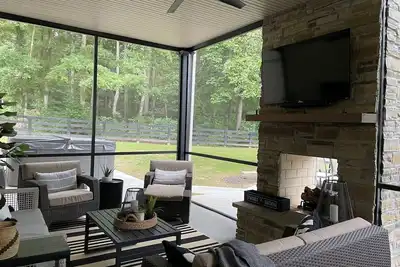 Image de Large Family Home: Pool, 7-acres, Bball Court, Hot Tub