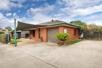 Image de Adorable Abode on Schubach - Fabulous, spacious two bedroom unit close to hospital in East Albury