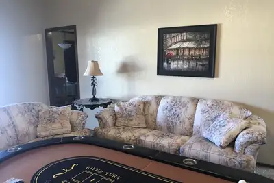 Image de Quiet neighborhood - three bedroom home with games