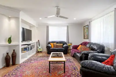 Image de I am at home in town