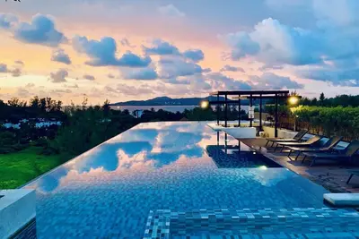 Image de 6Av 703 Modern Surin Condo with pool & gym