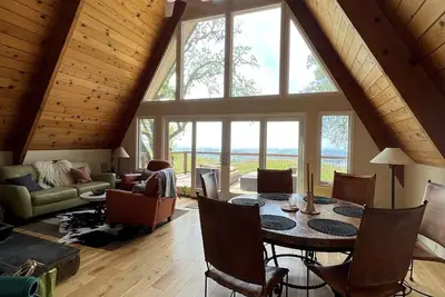 Image de Stunning A-frame on private vineyard with world class sunsets. Great for groups!