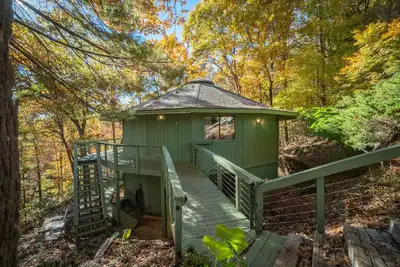 Image de Tree House in Center of Helen