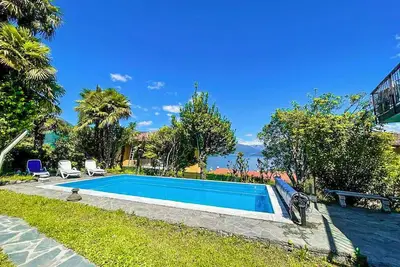 Image de Detached 4½-room house with pool and fantastic lake view