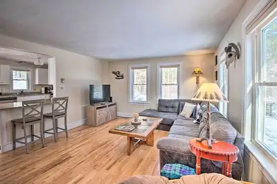 Image de Gilford Home w/ Forest View, by Lake Winnepesaukee