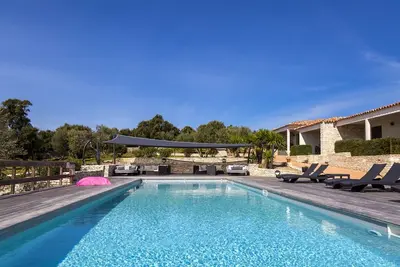 Image de l'Albitru Mini-villas à la campagne avec piscine chauffée