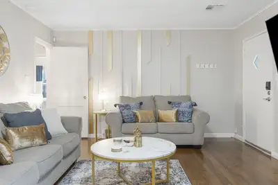 Image de 1940s Beautiful Remodel | Near Expo Sq / Tu / Dt