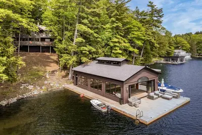 Image de Port Carling 6 bedroom! 4 kayaks, Lily Pad, Sun All-Day + Sunsets! Sandy Entry!