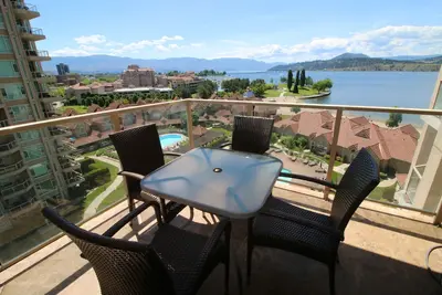 Image de Sunset Waterfront 902