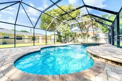 Image de Charming 3br Pool Spa home in Midtown Tampa!