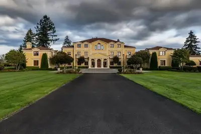 Image de 26, 000 sqft Villa on 46 acres in the heart of Oregon Wine Country
